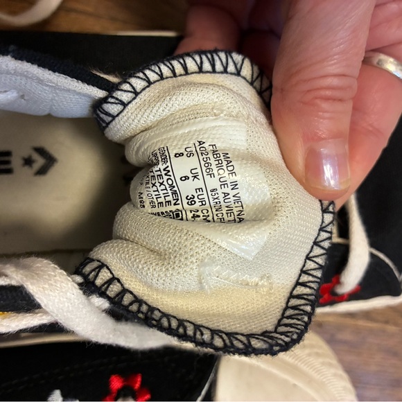 NWOT Converse Black Canvas Platform Low-Top Sneakers with  Embroidered Flowers - Picture 8 of 13